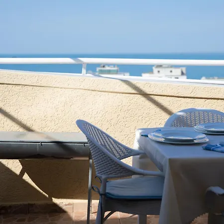 Sunseekers Sky Balcony - Sea View Rooftop In アパート *